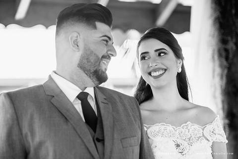 andressa justiniano make, penteado de noiva, dia da noiva, casamento de dia, jardim das orquideas, buquet cacho de uva, maquiagem para noiva, terno azul para noivo, madrinhas em tons pasteis, vestido de madrinha claros,  sapato noivo, padrinhos alegres'