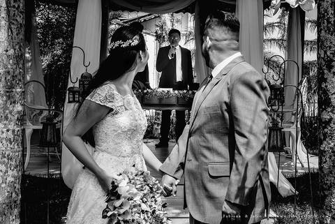 andressa justiniano make, penteado de noiva, dia da noiva, casamento de dia, jardim das orquideas, buquet cacho de uva, maquiagem para noiva, terno azul para noivo, madrinhas em tons pasteis, vestido de madrinha claros,  sapato noivo, padrinhos alegres'