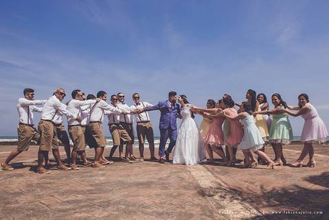 andressa justiniano make, penteado de noiva, dia da noiva, casamento de dia, jardim das orquideas, buquet cacho de uva, maquiagem para noiva, terno azul para noivo, madrinhas em tons pasteis, vestido de madrinha claros,  sapato noivo, padrinhos alegres'