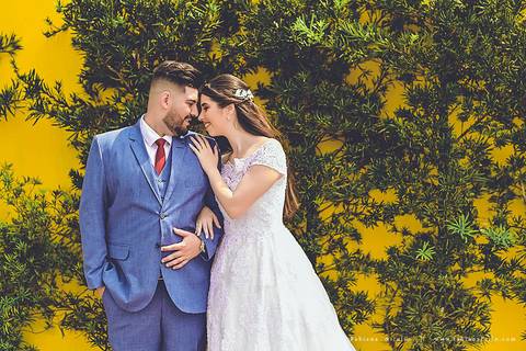 andressa justiniano make, penteado de noiva, dia da noiva, casamento de dia, jardim das orquideas, buquet cacho de uva, maquiagem para noiva, terno azul para noivo, madrinhas em tons pasteis, vestido de madrinha claros,  sapato noivo, padrinhos alegres'