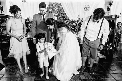 andressa justiniano make, penteado de noiva, dia da noiva, casamento de dia, jardim das orquideas, buquet cacho de uva, maquiagem para noiva, terno azul para noivo, madrinhas em tons pasteis, vestido de madrinha claros,  sapato noivo, padrinhos alegres'