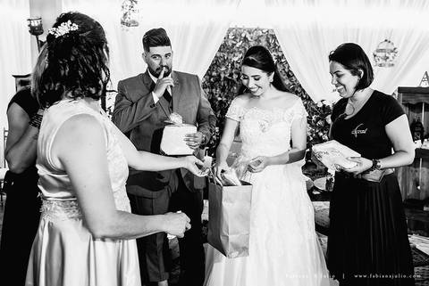 andressa justiniano make, penteado de noiva, dia da noiva, casamento de dia, jardim das orquideas, buquet cacho de uva, maquiagem para noiva, terno azul para noivo, madrinhas em tons pasteis, vestido de madrinha claros,  sapato noivo, padrinhos alegresand'