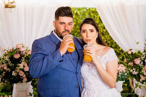 andressa justiniano make, penteado de noiva, dia da noiva, casamento de dia, jardim das orquideas, buquet cacho de uva, maquiagem para noiva, terno azul para noivo, madrinhas em tons pasteis, vestido de madrinha claros,  sapato noivo, padrinhos alegres'