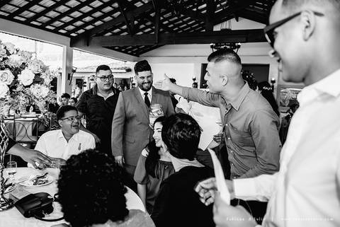 andressa justiniano make, penteado de noiva, dia da noiva, casamento de dia, jardim das orquideas, buquet cacho de uva, maquiagem para noiva, terno azul para noivo, madrinhas em tons pasteis, vestido de madrinha claros,  sapato noivo, padrinhos alegres'