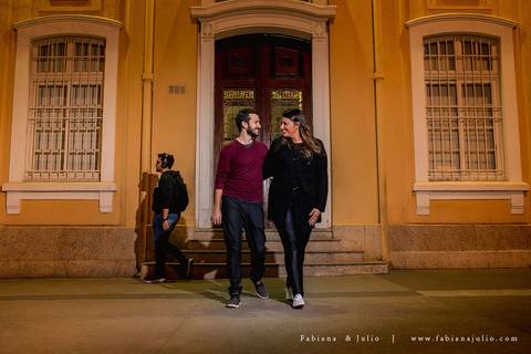 avenida paulista, ensaio de casal a noite, ensaio de casal urbano, ensaio com roupa preta, ensaio de casal, fabiana e julio, pre-wedding, ideia para ensaio de casal,.'