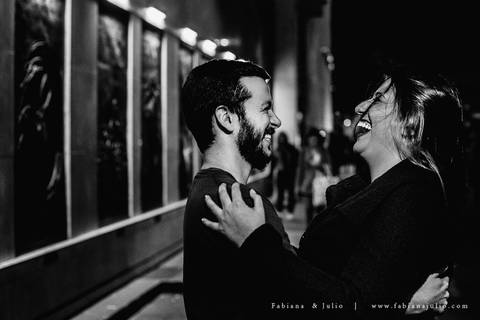 avenida paulista, ensaio de casal a noite, ensaio de casal urbano, ensaio com roupa preta, ensaio de casal, fabiana e julio, pre-wedding, ideia para ensaio de casal,.'