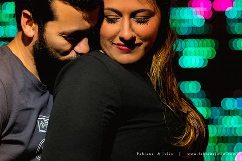 avenida paulista, ensaio de casal a noite, ensaio de casal urbano, ensaio com roupa preta, ensaio de casal, fabiana e julio, pre-wedding, ideia para ensaio de casal,.'