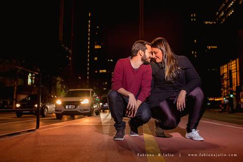 avenida paulista, ensaio de casal a noite, ensaio de casal urbano, ensaio com roupa preta, ensaio de casal, fabiana e julio, pre-wedding, ideia para ensaio de casal,.avenida paulista, ensaio de casal a noite, ensaio de casal urbano, ensaio com roupa preta'