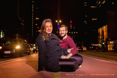 avenida paulista, ensaio de casal a noite, ensaio de casal urbano, ensaio com roupa preta, ensaio de casal, fabiana e julio, pre-wedding, ideia para ensaio de casal,.'