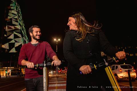 avenida paulista, ensaio de casal a noite, ensaio de casal urbano, ensaio com roupa preta, ensaio de casal, fabiana e julio, pre-wedding, ideia para ensaio de casal,.'