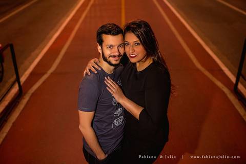 avenida paulista, ensaio de casal a noite, ensaio de casal urbano, ensaio com roupa preta, ensaio de casal, fabiana e julio, pre-wedding, ideia para ensaio de casal,.'