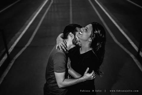 avenida paulista, ensaio de casal a noite, ensaio de casal urbano, ensaio com roupa preta, ensaio de casal, fabiana e julio, pre-wedding, ideia para ensaio de casal,.'