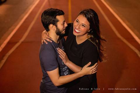 avenida paulista, ensaio de casal a noite, ensaio de casal urbano, ensaio com roupa preta, ensaio de casal, fabiana e julio, pre-wedding, ideia para ensaio de casal,.'