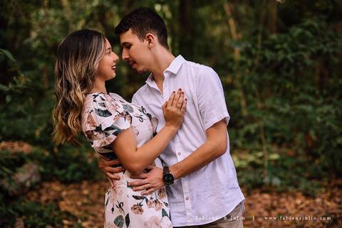 ensaio de casal, vestido florido para ensaio, jardim botanico de santos, ensaio de casal, fotografia de casamento, fabiana e julio, pre-wedding, dicas para ensaio de casal, baloes para ensaio de casal, buque para ensaio'