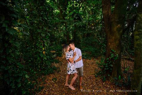 ensaio de casal, vestido florido para ensaio, jardim botanico de santos, ensaio de casal, fotografia de casamento, fabiana e julio, pre-wedding, dicas para ensaio de casal, baloes para ensaio de casal, buque para ensaio'