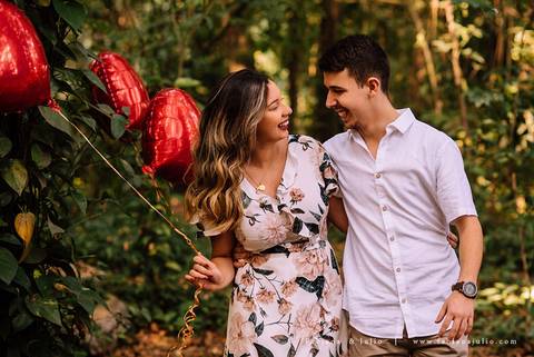 ensaio de casal, vestido florido para ensaio, jardim botanico de santos, ensaio de casal, fotografia de casamento, fabiana e julio, pre-wedding, dicas para ensaio de casal, baloes para ensaio de casal, buque para ensaio'