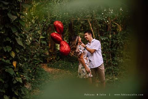 ensaio de casal, vestido florido para ensaio, jardim botanico de santos, ensaio de casal, fotografia de casamento, fabiana e julio, pre-wedding, dicas para ensaio de casal, baloes para ensaio de casal, buque para ensaioensaio de casal, vestido florido par'