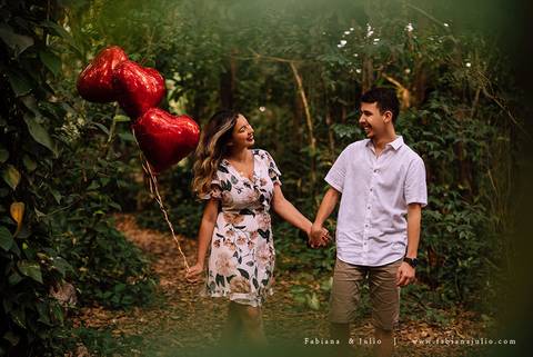 ensaio de casal, vestido florido para ensaio, jardim botanico de santos, ensaio de casal, fotografia de casamento, fabiana e julio, pre-wedding, dicas para ensaio de casal, baloes para ensaio de casal, buque para ensaio'