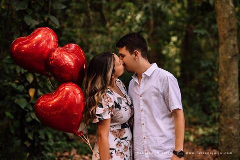 ensaio de casal, vestido florido para ensaio, jardim botanico de santos, ensaio de casal, fotografia de casamento, fabiana e julio, pre-wedding, dicas para ensaio de casal, baloes para ensaio de casal, buque para ensaio'