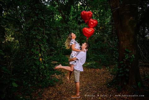 ensaio de casal, vestido florido para ensaio, jardim botanico de santos, ensaio de casal, fotografia de casamento, fabiana e julio, pre-wedding, dicas para ensaio de casal, baloes para ensaio de casal, buque para ensaio'