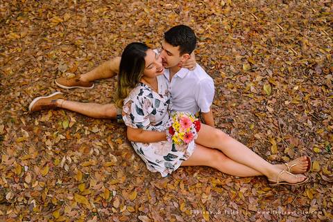 ensaio de casal, vestido florido para ensaio, jardim botanico de santos, ensaio de casal, fotografia de casamento, fabiana e julio, pre-wedding, dicas para ensaio de casal, baloes para ensaio de casal, buque para ensaio'