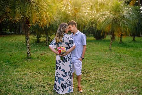 ensaio de casal, vestido florido para ensaio, jardim botanico de santos, ensaio de casal, fotografia de casamento, fabiana e julio, pre-wedding, dicas para ensaio de casal, baloes pensaio de casal, vestido florido parara ensaio de casal, buque para ensaio'