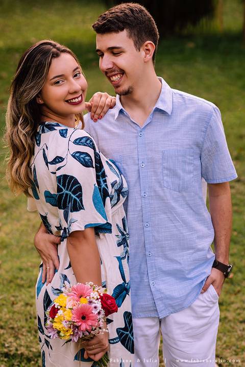 ensaio de casal, vestido florido para ensaio, jardim botanico de santos, ensaio de casal, fotografia de casamento, fabiana e julio, pre-wedding, dicas para ensaio de casal, baloes para ensaio de casal, buque para ensaio'