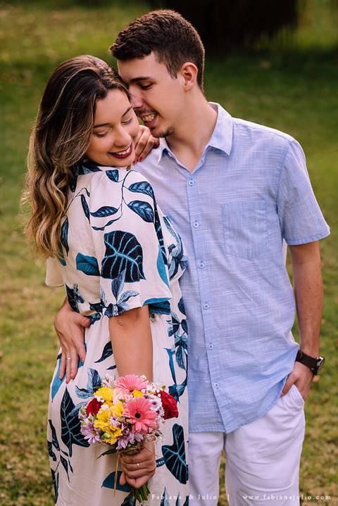 ensaio de casal, vestido florido para ensaio, jardim botanico de santos, ensaio de casal, fotografia de casamento, fabiana e julio, pre-wedding, dicas para ensaio de casal, baloes para ensaio de casal, buque para ensaio'