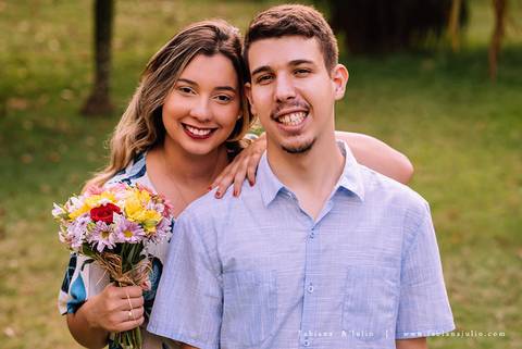 ensaio de casal, vestido florido para ensaio, jardim botanico de santos, ensaio de casal, fotografia de casamento, fabiana e julio, pre-wedding, dicas para ensaio de casal, baloes para ensaio de casal, buque para ensaio'