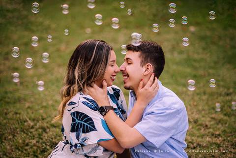 ensaio de casal, vestido florido para ensaio, jardim botanico de santos, ensaio de casal, fotografia de casamento, fabiana e julio, pre-wedding, dicas para ensaio de casal, baloes para ensaio de casal, buque para ensaio'