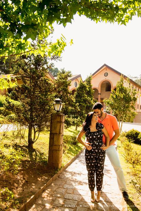 ensaio de casal, campos do jordao, antix, amoantix, antiquete, noiva, ensaio de casal, mosteiro, ensaio no mosteiro, fabiana e julio, fotografia para sempre, ensaio de casal externo, ensaio de casal em campos do jordão. '