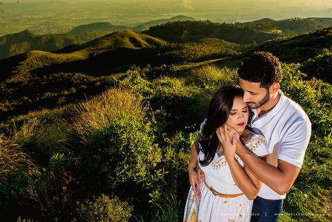 ensaio de casal, campos do jordao, antix, amoantix, antiquete, noiva, ensaio de casal, mosteiro, ensaio no mosteiro, fabiana e julio, fotografia para sempre, ensaio de casal externo, ensaio de casal em campos do jordão. '