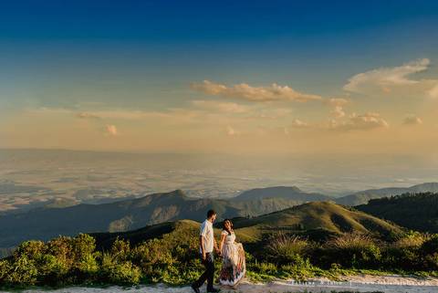 ensaio de casal, campos do jordao, antix, amoantix, antiquete, noiva, ensaio de casal, mosteiro, ensaio no mosteiro, fabiana e julio, fotografia para sempre, ensaio de casal externo, ensaio de casal em campos do jordão. '