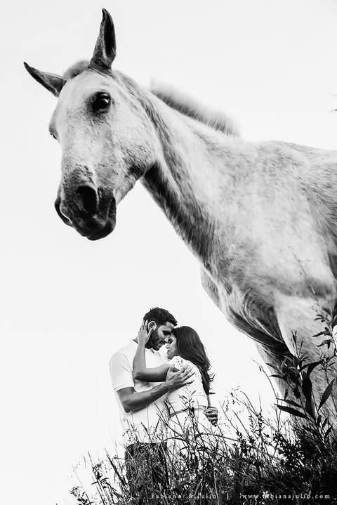 ensaio de casal, campos do jordao, antix, amoantix, antiquete, noiva, ensaio de casal, mosteiro, ensaio no mosteiro, fabiana e julio, fotografia para sempre, ensaio de casal externo, ensaio de casal em campos do jordão. '