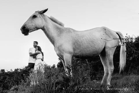ensaio de casal, campos do jordao, antix, amoantix, antiquete, noiva, ensaio de casal, mosteiro, ensaio no mosteiro, fabiana e julio, fotografia para sempre, ensaio de casal externo, ensaio de casal em campos do jordão. '