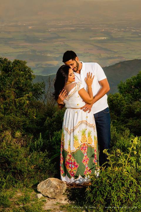 ensaio de casal, campos do jordao, antix, amoantix, antiquete, noiva, ensaio de casal, mosteiro, ensaio no mosteiro, fabiana e julio, fotografia para sempre, ensaio de casal externo, ensaio de casal em campos do jordão. '