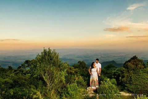 ensaio de casal, campos do jordao, antix, amoantix, antiquete, noiva, ensaio de casal, mosteiro, ensaio no mosteiro, fabiana e julio, fotografia para sempre, ensaio de casal externo, ensaio de casal em campos do jordão. '