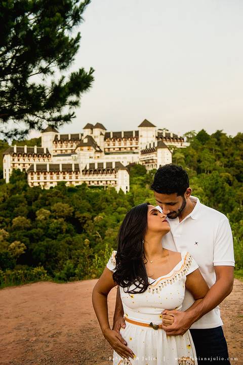 ensaio de casal, campos do jordao, antix, amoantix, antiquete, noiva, ensaio de casal, mosteiro, ensaio no mosteiro, fabiana e julio, fotografia para sempre, ensaio de casal externo, ensaio de casal em campos do jordão. '