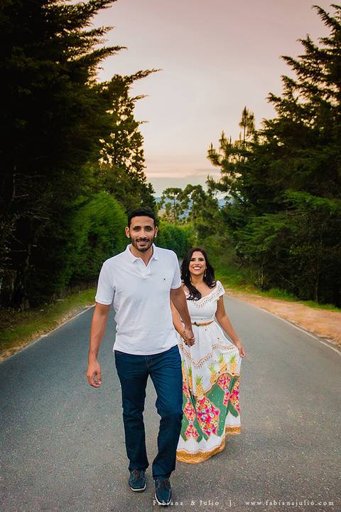 ensaio de casal, campos do jordao, antix, amoantix, antiquete, noiva, ensaio de casal, mosteiro, ensaio no mosteiro, fabiana e julio, fotografia para sempre, ensaio de casal externo, ensaio de casal em campos do jordão. ensaio de casal, campos do jordao, '