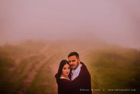 ensaio de csal, mairiporã, pedreira do DIB, ensaio de casal externo, look para ensaio, fabiana e julio, fotografia para sempre, victor mattos, andressa helena, espaço serra do mar, casamento, noivos, vestido de noiva, vestido listrado'