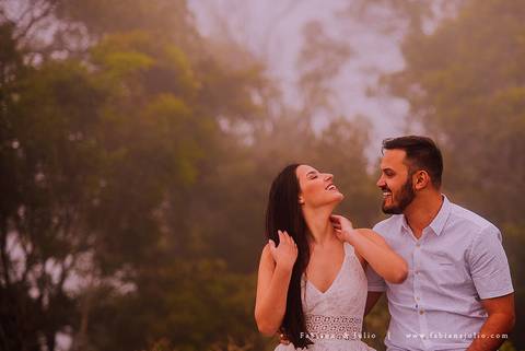 ensaio de csal, mairiporã, pedreira do DIB, ensaio de casal externo, look para ensaio, fabiana e julio, fotografia para sempre, victor mattos, andressa helena, espaço serra do mar, casamento, noivos, vestido de noiva, vestido listrado'