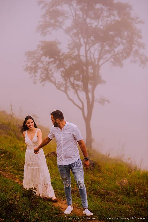 ensaio de csal, mairiporã, pedreira do DIB, ensaio de casal externo, look para ensaio, fabiana e julio, fotografia para sempre, victor mattos, andressa helena, espaço serra do mar, casamento, noivos, vestido de noiva, vestido listrado'