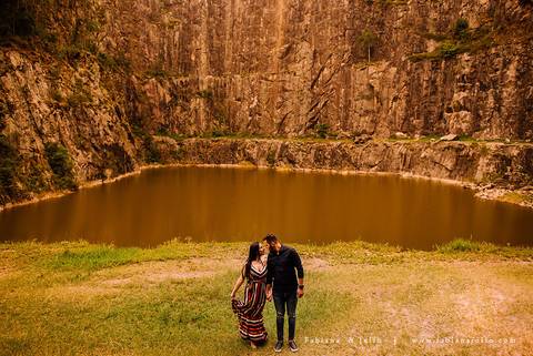 ensaio de csal, mairiporã, pedreira do DIB, ensaio de casal externo, look para ensaio, fabiana e julio, fotografia para sempre, victor mattos, andressa helena, espaço serra do mar, casamento, noivos, vestido de noiva, vestido listrado'