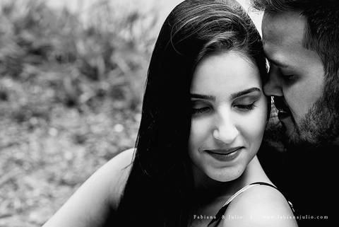 ensaio de csal, mairiporã, pedreira do DIB, ensaio de casal externo, look para ensaio, fabiana e julio, fotografia para sempre, victor mattos, andressa helena, espaço serra do mar, casamento, noivos, vestido de noiva, vestido listrado'