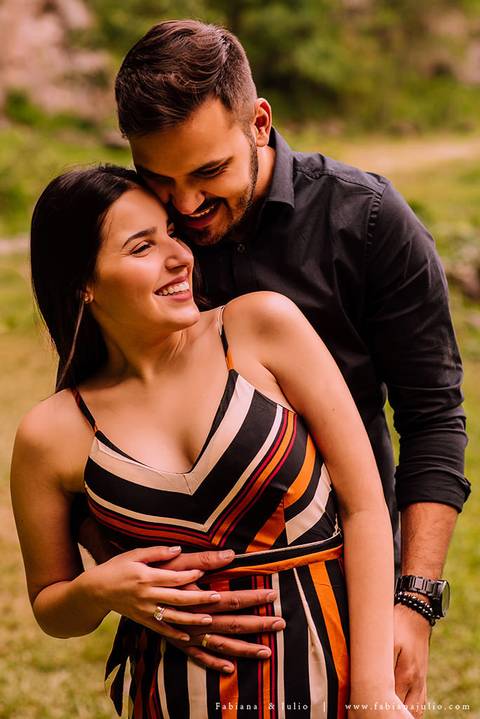 ensaio de csal, mairiporã, pedreira do DIB, ensaio de casal externo, look para ensaio, fabiana e julio, fotografia para sempre, victor mattos, andressa helena, espaço serra do mar, casamento, noivos, vestido de noiva, vestido listrado'