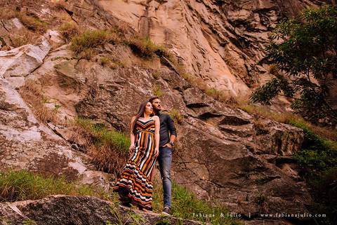 ensaio de csal, mairiporã, pedreira do DIB, ensaio de casal externo, look para ensaio, fabiana e julio, fotografia para sempre, victor mattos, andressa helena, espaço serra do mar, casamento, noivos, vestido de noiva, vestido listrado'