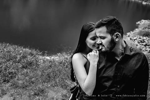 ensaio de csal, mairiporã, pedreira do DIB, ensaio de casal externo, look para ensaio, fabiana e julio, fotografia para sempre, victor mattos, andressa helena, espaço serra do mar, casamento, noivos, vestido de noiva, vestido listrado'