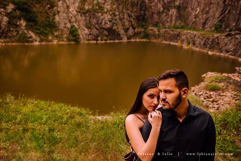 ensaio de csal, mairiporã, pedreira do DIB, ensaio de casal externo, look para ensaio, fabiana e julio, fotografia para sempre, victor mattos, andressa helena, espaço serra do mar, casamento, noivos, vestido de noiva, vestido listradoensaio de csal, mairi'