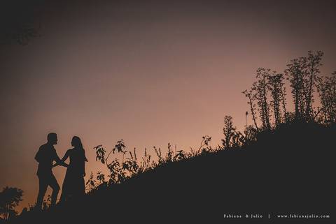 ensaio de csal, mairiporã, pedreira do DIB, ensaio de casal externo, look para ensaio, fabiana e julio, fotografia para sempre, victor mattos, andressa helena, espaço serra do mar, casamento, noivos, vestido de noiva, vestido listradoensaio de csal, mairi'