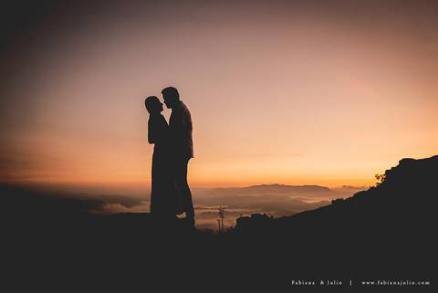 ensaio de csal, mairiporã, pedreira do DIB, ensaio de casal externo, look para ensaio, fabiana e julio, fotografia para sempre, victor mattos, andressa helena, espaço serra do mar, casamento, noivos, vestido de noiva, vestido listradoensaio de csal, mairi'